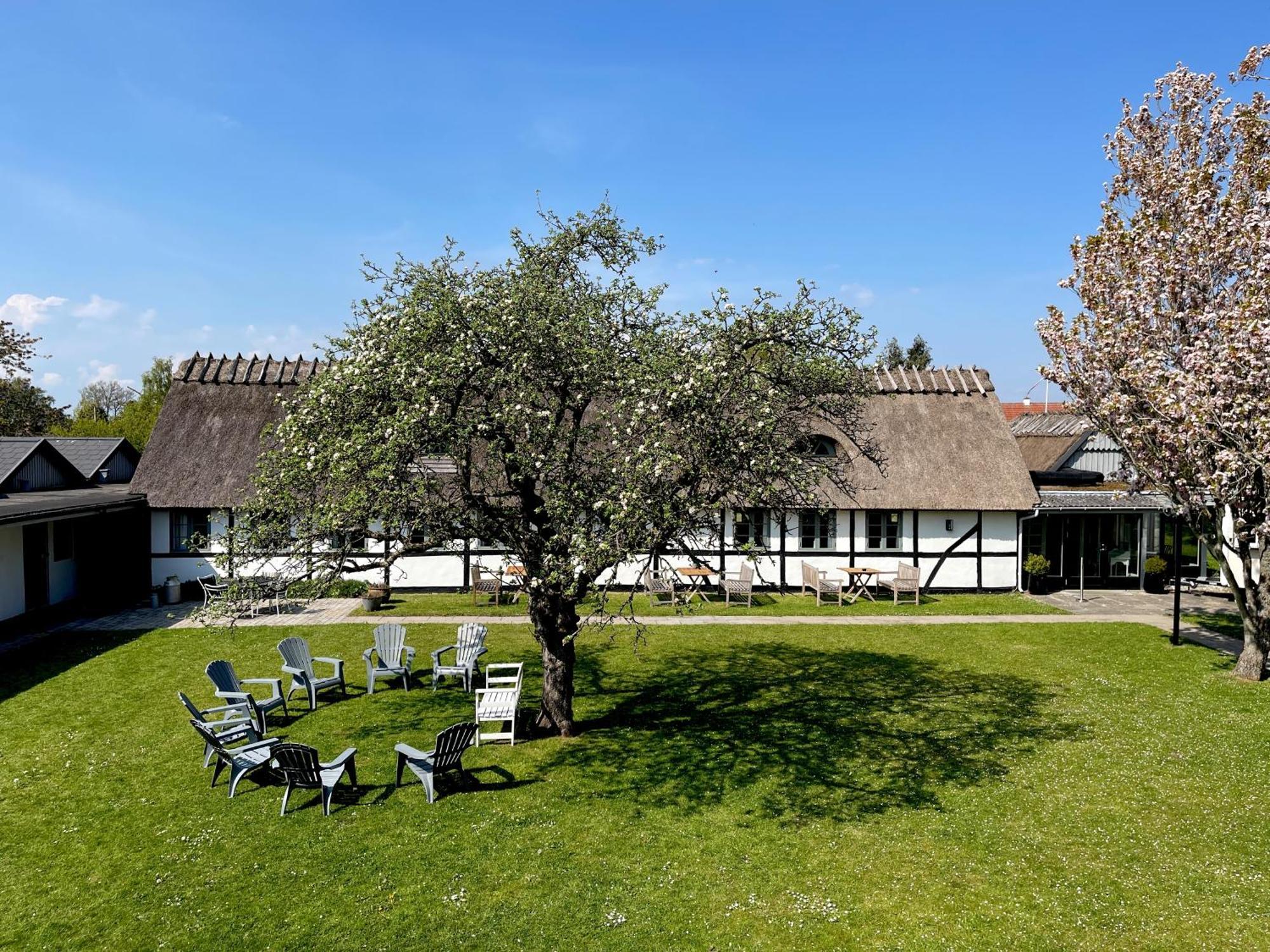 Kirsebaerkroen - The Inn Between Præstø Extérieur photo